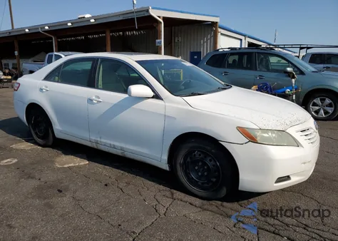 2007 Toyota Camry Ce z USA, uszkodzony, nr VIN 4T1BE46K47U525975